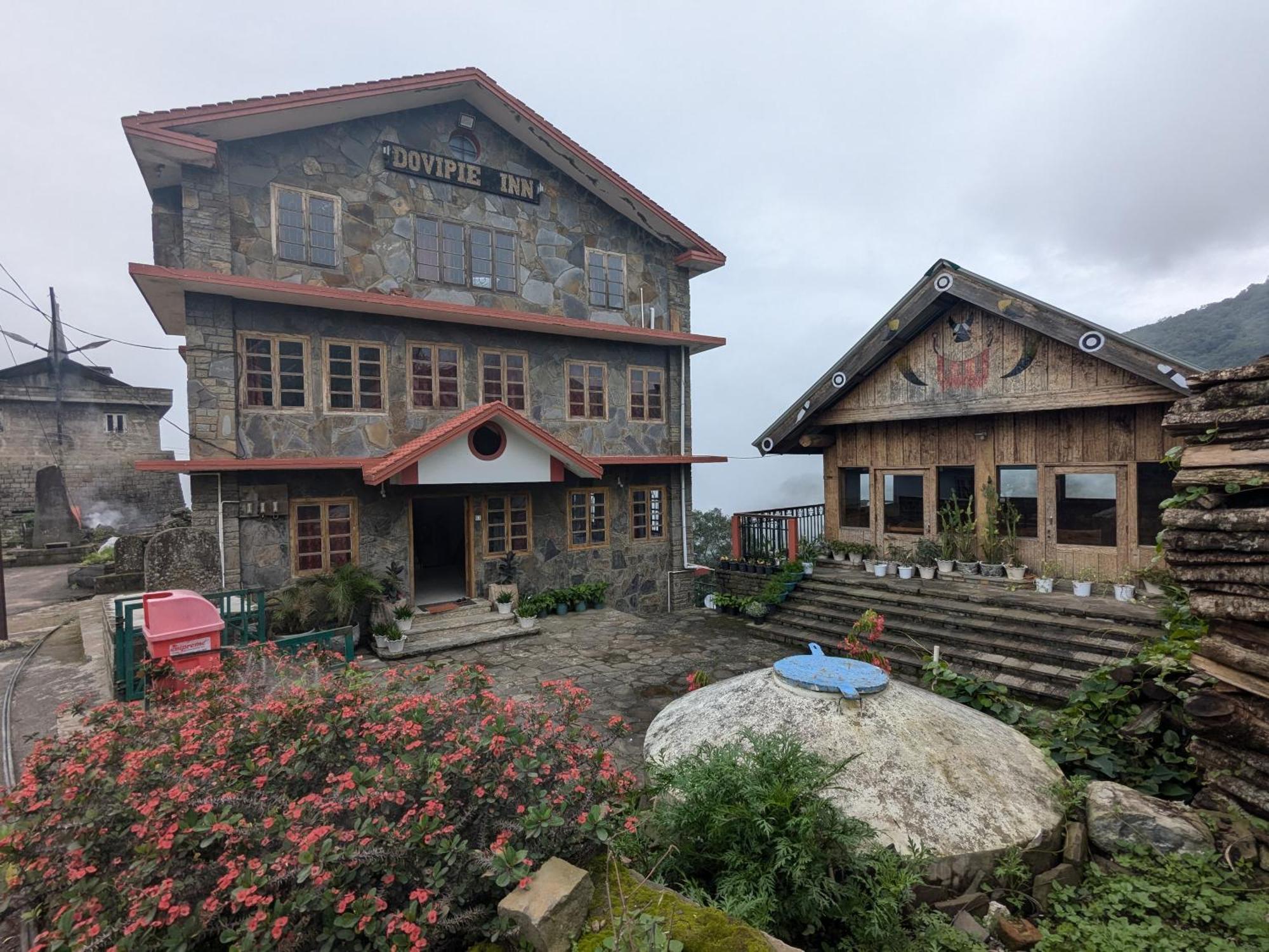 Dovipie Inn Kohima Exterior foto